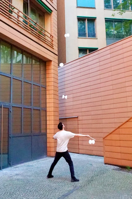 Rotating 4 diabolo high